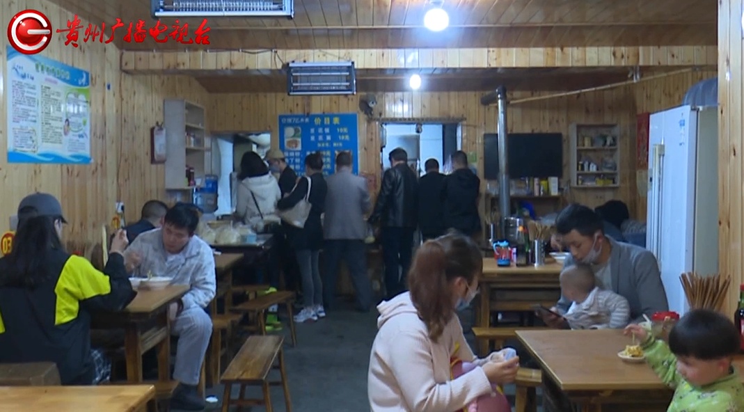 太下头！贵州一男子装“大款”盗转女友8万后，竟去娱乐场所干这事