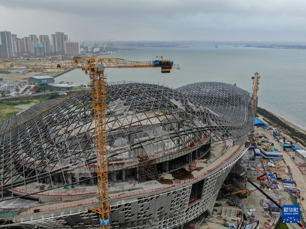 湛江文化中心向海“绽放”