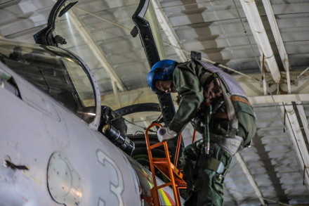 战机跨昼夜飞行训练，出击！