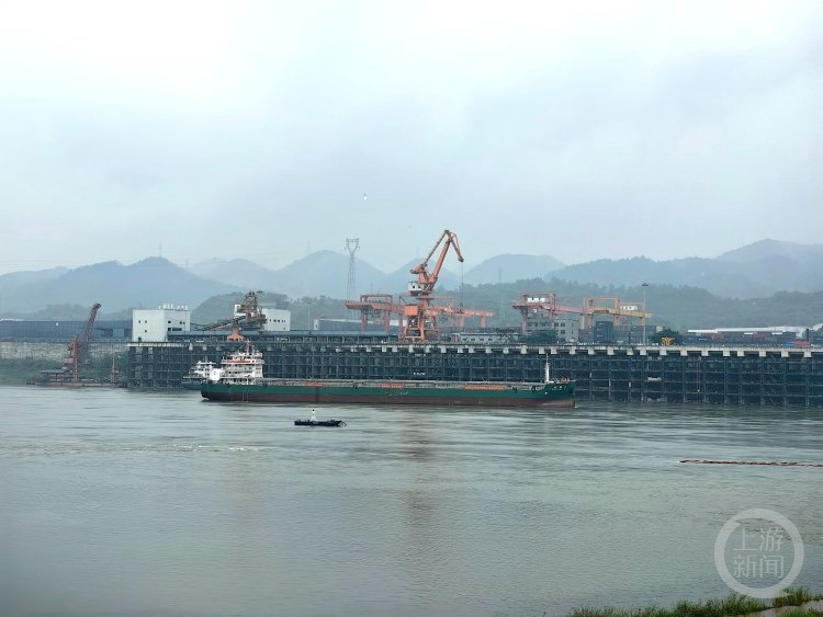 历时18天!首艘万吨级海轮顺利抵达重庆珞璜港 历时18天!首艘万吨级海轮顺利抵达重庆珞璜港