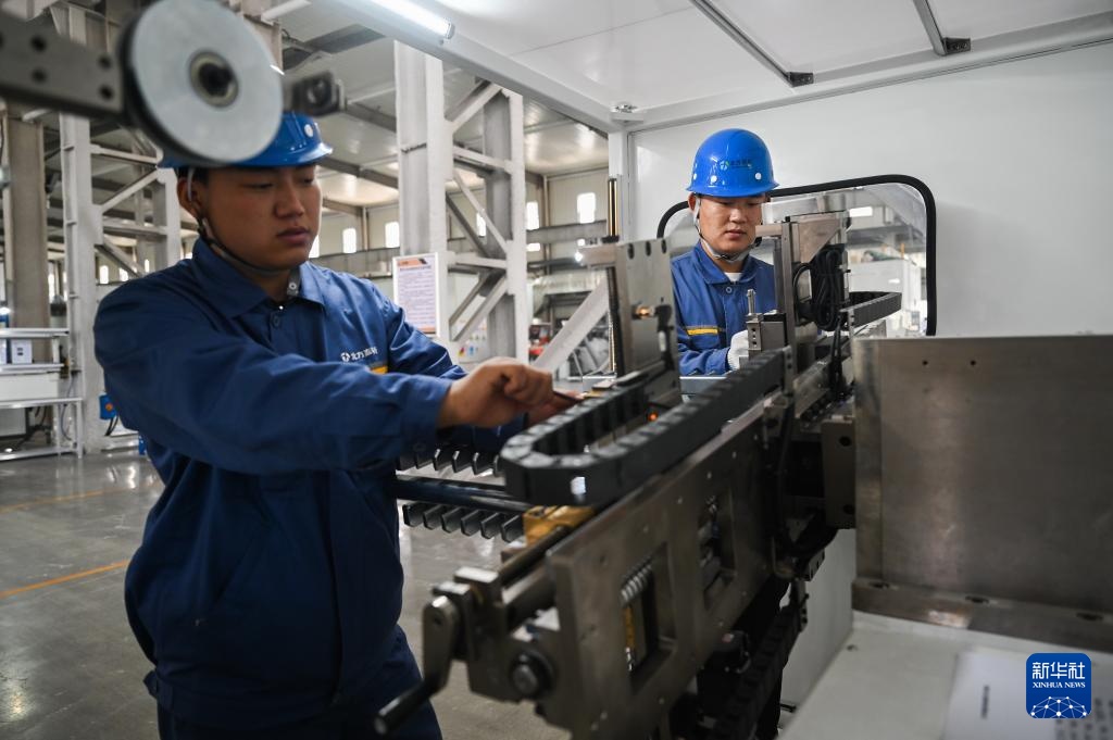 内蒙古包头:光伏风电产业快速发展 内蒙古包头:光伏风电产业快速发展