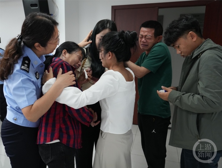 分隔28年 他们一家终于有了一张合影