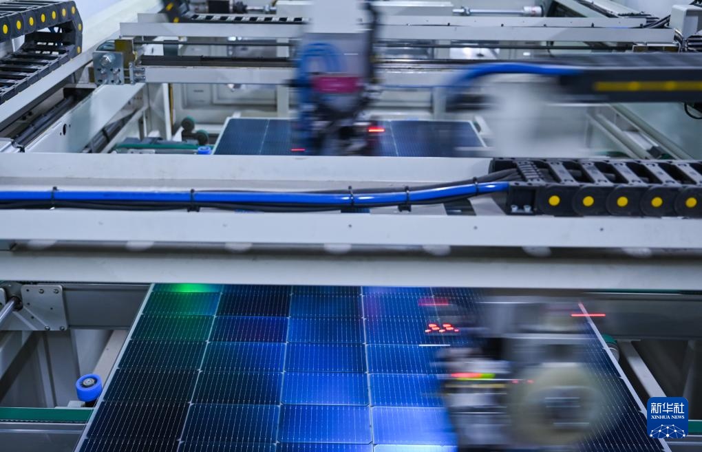 内蒙古包头:光伏风电产业快速发展 内蒙古包头:光伏风电产业快速发展