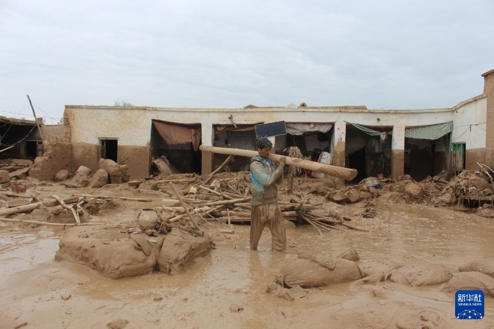 阿富汗北部洪灾遇难人数已升至300多人 阿富汗北部洪灾遇难人数已升至300多人
