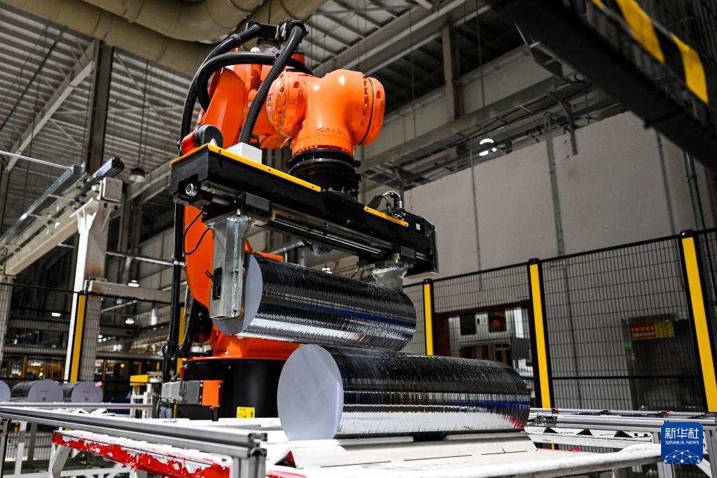 内蒙古包头:光伏风电产业快速发展 内蒙古包头:光伏风电产业快速发展