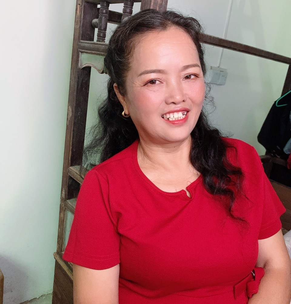 湖南女孩免费为乡村妇女化妆，变妆前后让人泪目：先是自己，才是妈妈