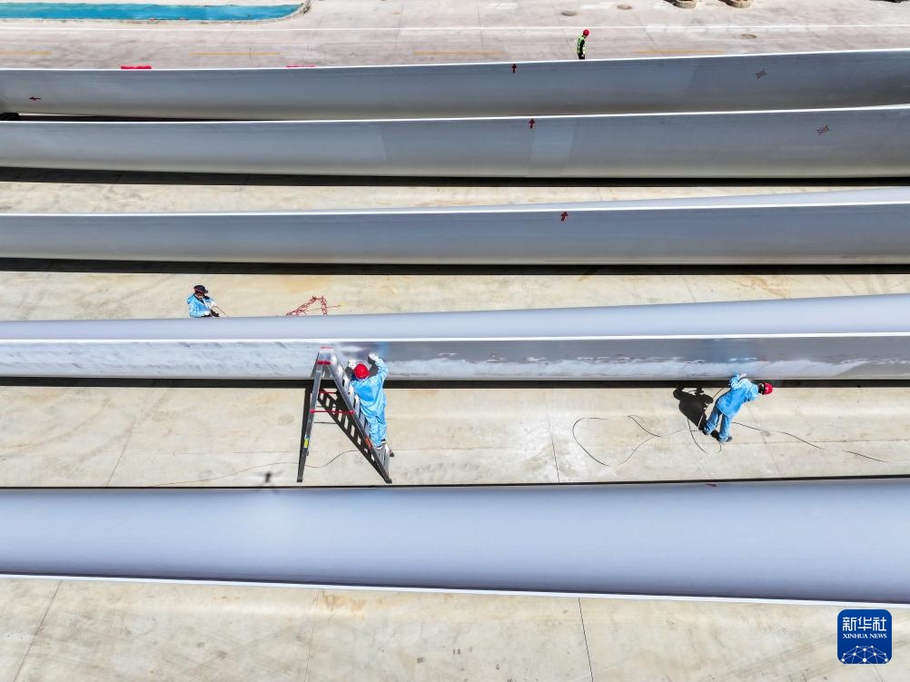 内蒙古包头:光伏风电产业快速发展 内蒙古包头:光伏风电产业快速发展