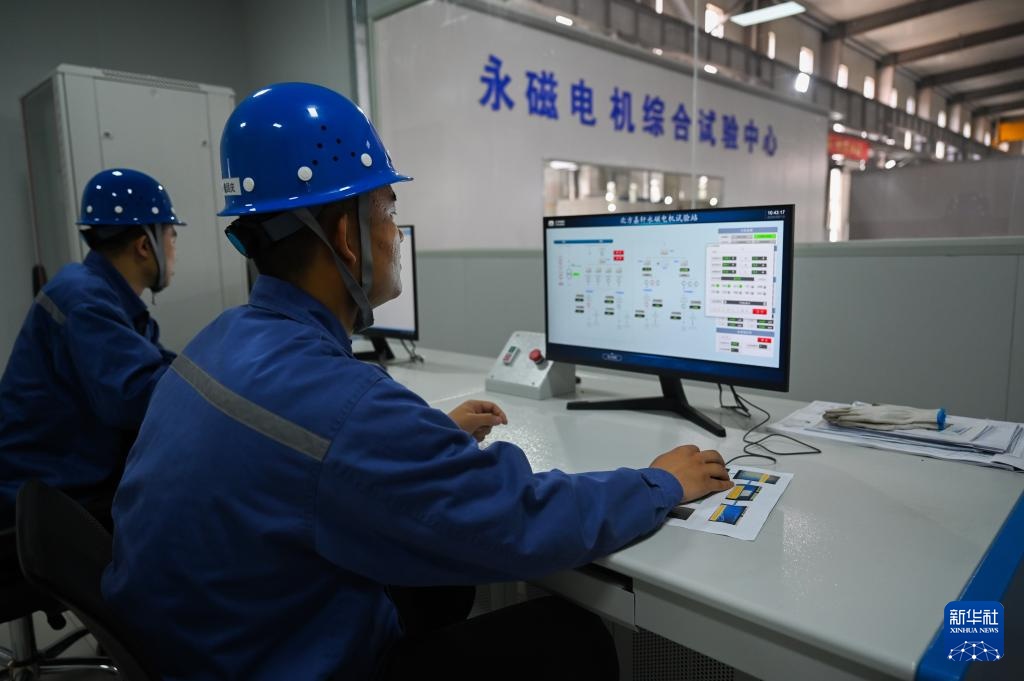 内蒙古包头:光伏风电产业快速发展 内蒙古包头:光伏风电产业快速发展