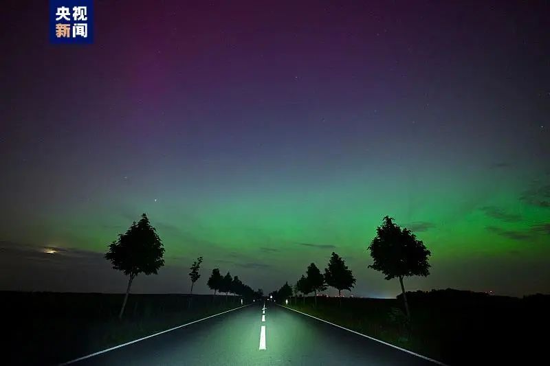 快看!极强地磁暴引发的绝美天空! 快看!极强地磁暴引发的绝美天空!