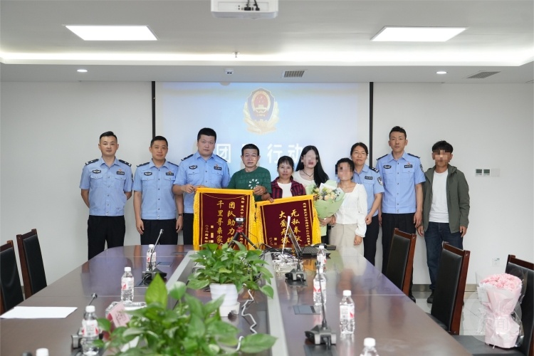 分隔28年 他们一家终于有了一张合影