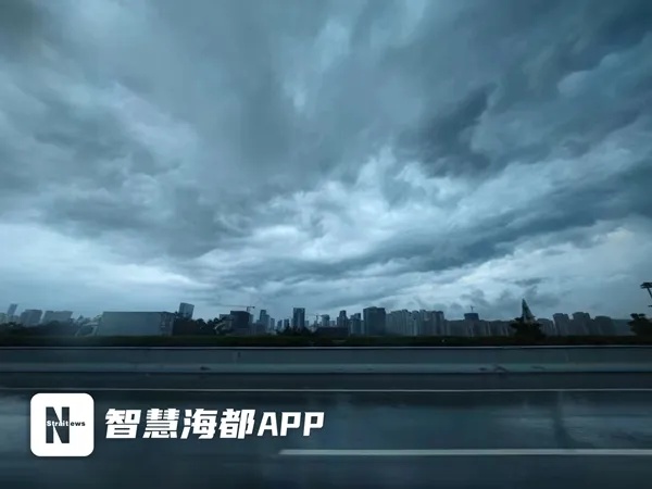 狂风＋暴雨！刚刚，福州一秒天黑！