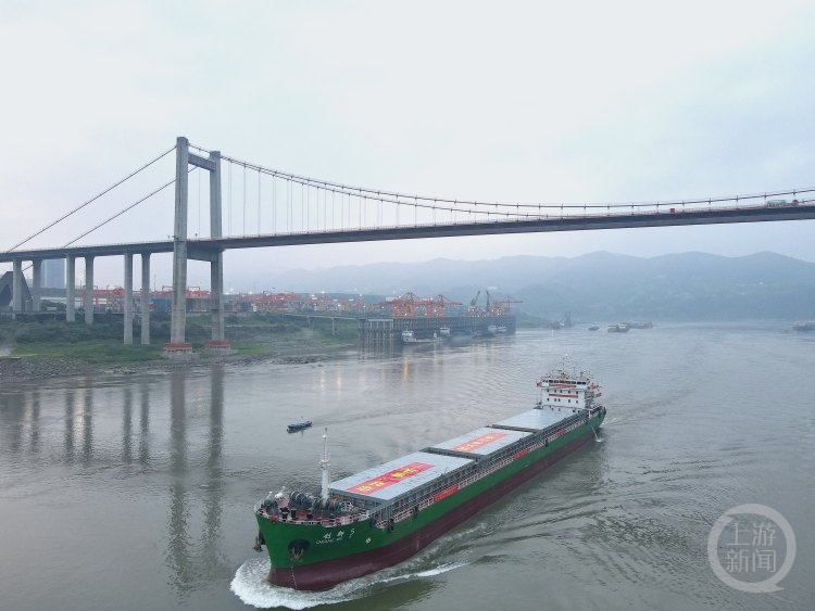 历时18天!首艘万吨级海轮顺利抵达重庆珞璜港 历时18天!首艘万吨级海轮顺利抵达重庆珞璜港