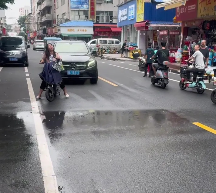 佛山下“bug雨”,只下“一条线”?真相出乎意料 佛山下“bug雨”,只下“一条线”?真相出乎意料