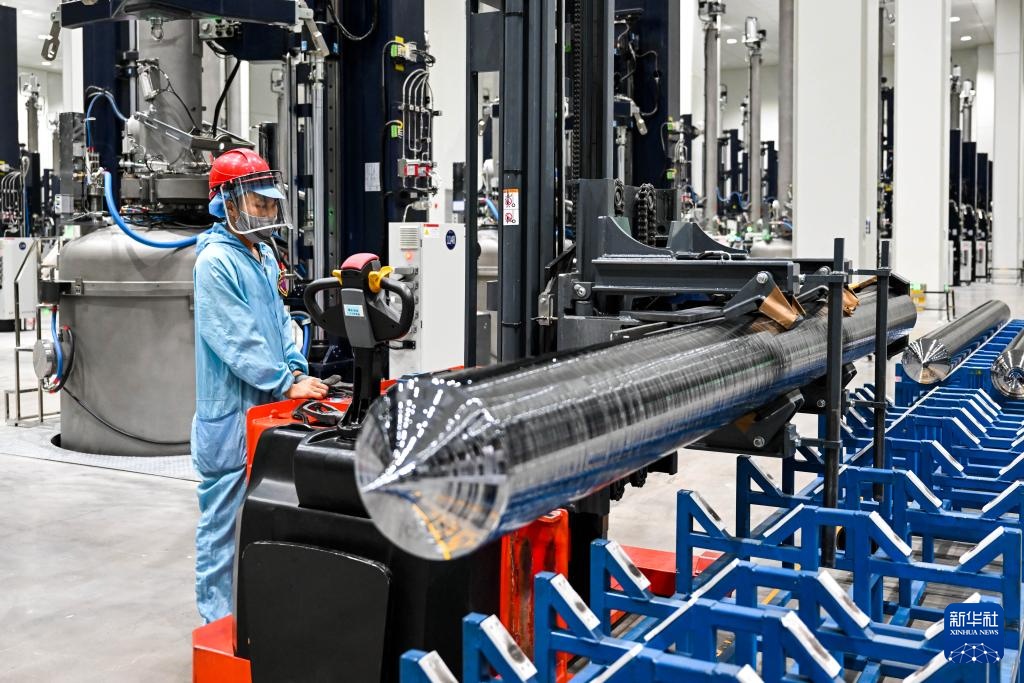 内蒙古包头:光伏风电产业快速发展 内蒙古包头:光伏风电产业快速发展