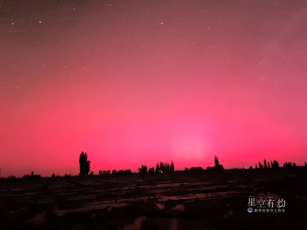 星空有约丨美翻了！快来一睹绚丽“极光秀”