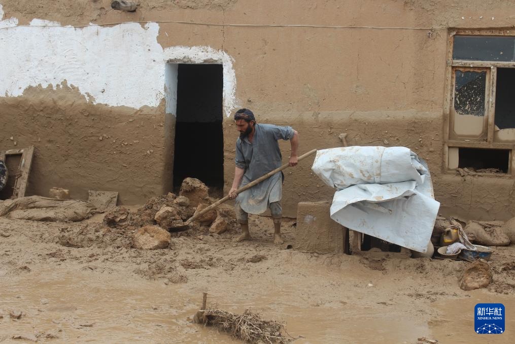 阿富汗北部洪灾遇难人数已升至300多人 阿富汗北部洪灾遇难人数已升至300多人