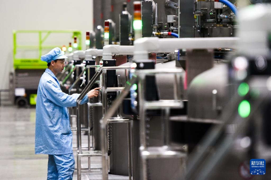 内蒙古包头:光伏风电产业快速发展 内蒙古包头:光伏风电产业快速发展