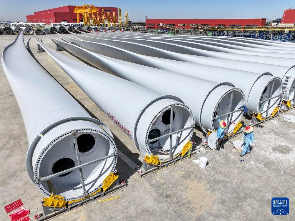 内蒙古包头:光伏风电产业快速发展 内蒙古包头:光伏风电产业快速发展