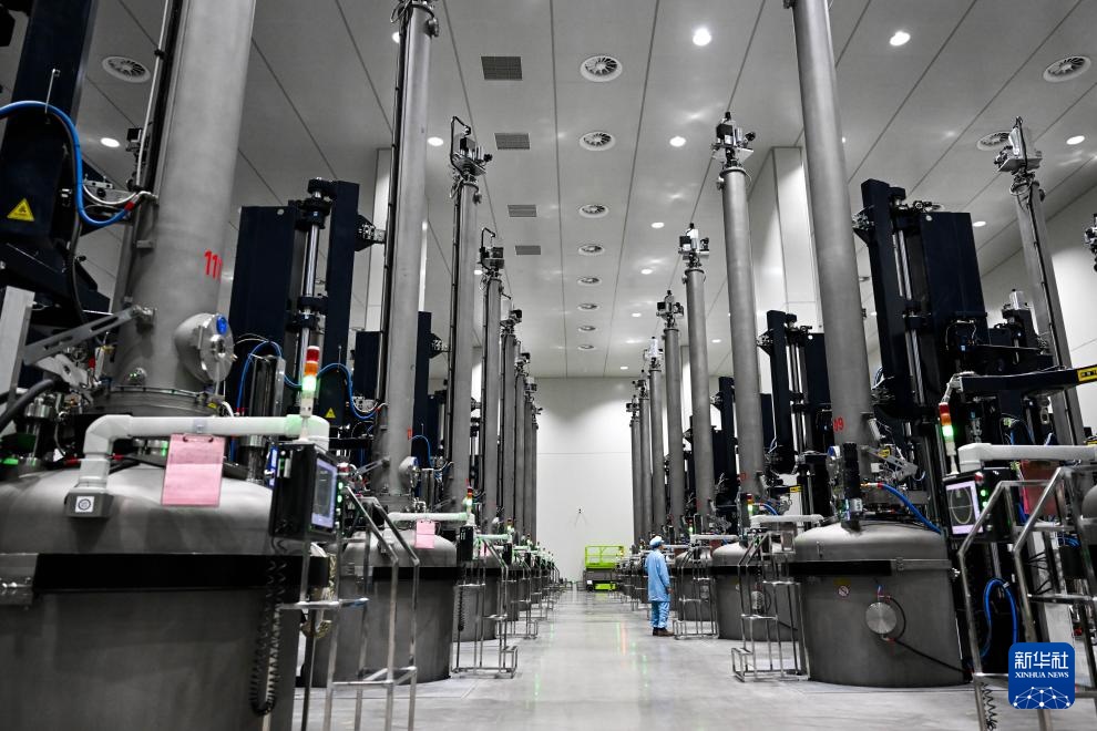 内蒙古包头:光伏风电产业快速发展 内蒙古包头:光伏风电产业快速发展