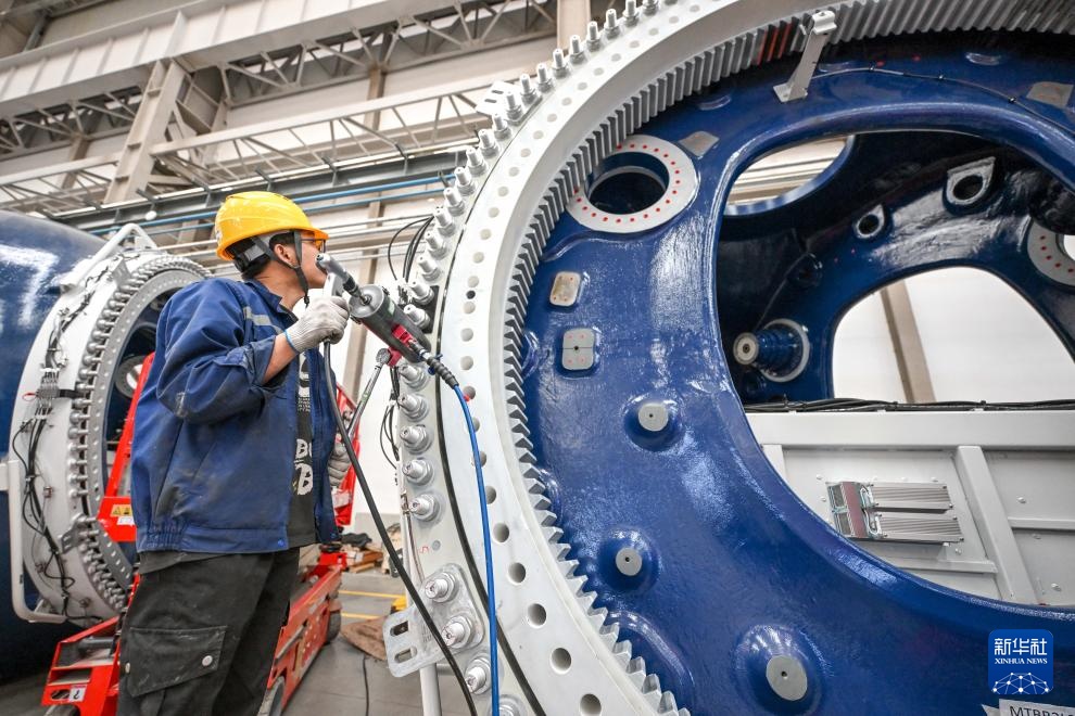 内蒙古包头:光伏风电产业快速发展 内蒙古包头:光伏风电产业快速发展