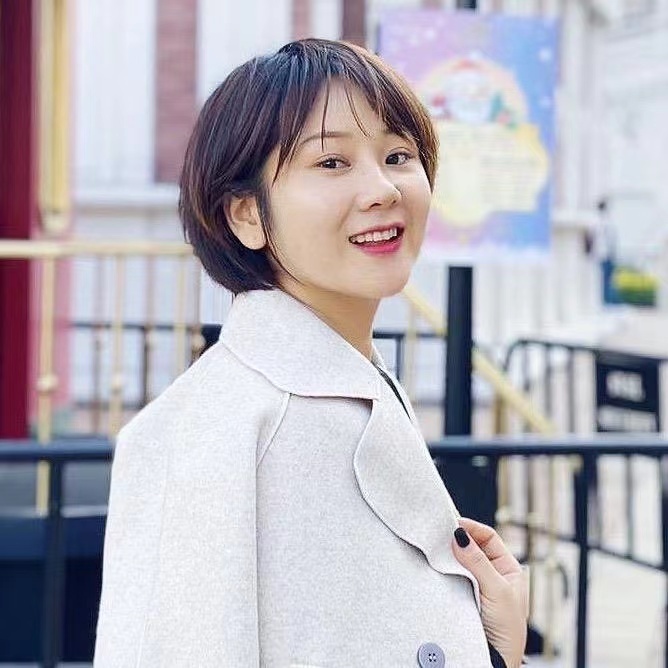 湖南女孩免费为乡村妇女化妆，变妆前后让人泪目：先是自己，才是妈妈