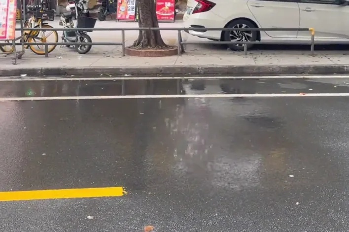 佛山下“bug雨”,只下“一条线”?真相出乎意料 佛山下“bug雨”,只下“一条线”?真相出乎意料