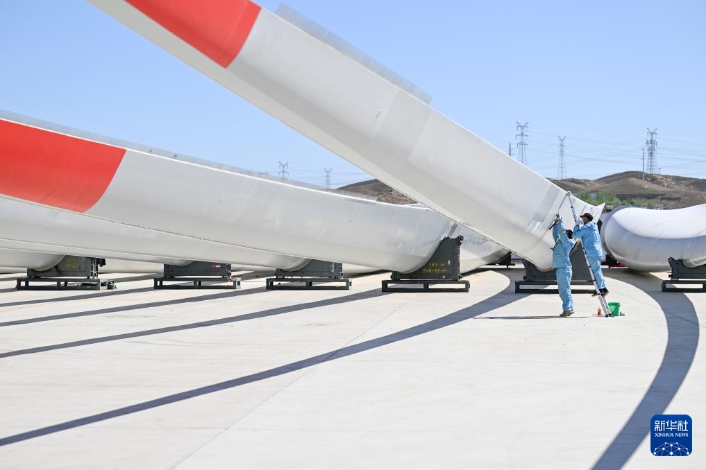 内蒙古包头:光伏风电产业快速发展 内蒙古包头:光伏风电产业快速发展