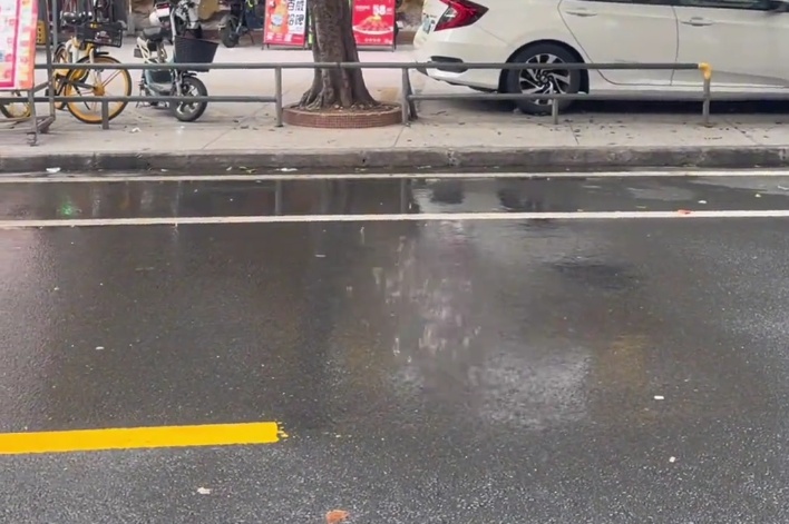 佛山街头出现“局地降雨”？真相是→