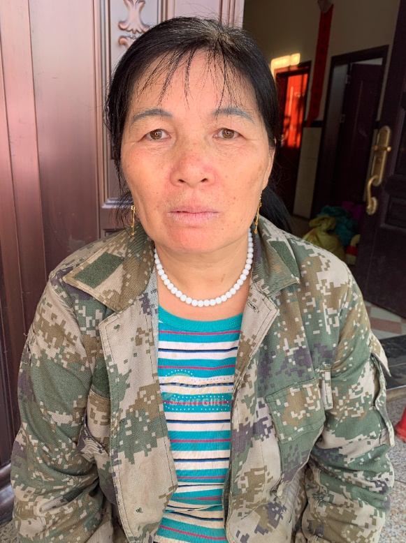 湖南女孩免费为乡村妇女化妆，变妆前后让人泪目：先是自己，才是妈妈