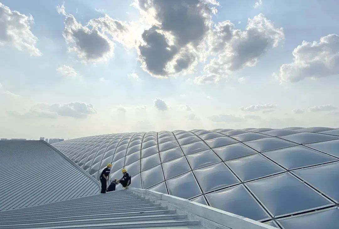 屋顶犹如“云端秘境”,广州南站藏着惊喜 屋顶犹如“云端秘境”,广州南站藏着惊喜