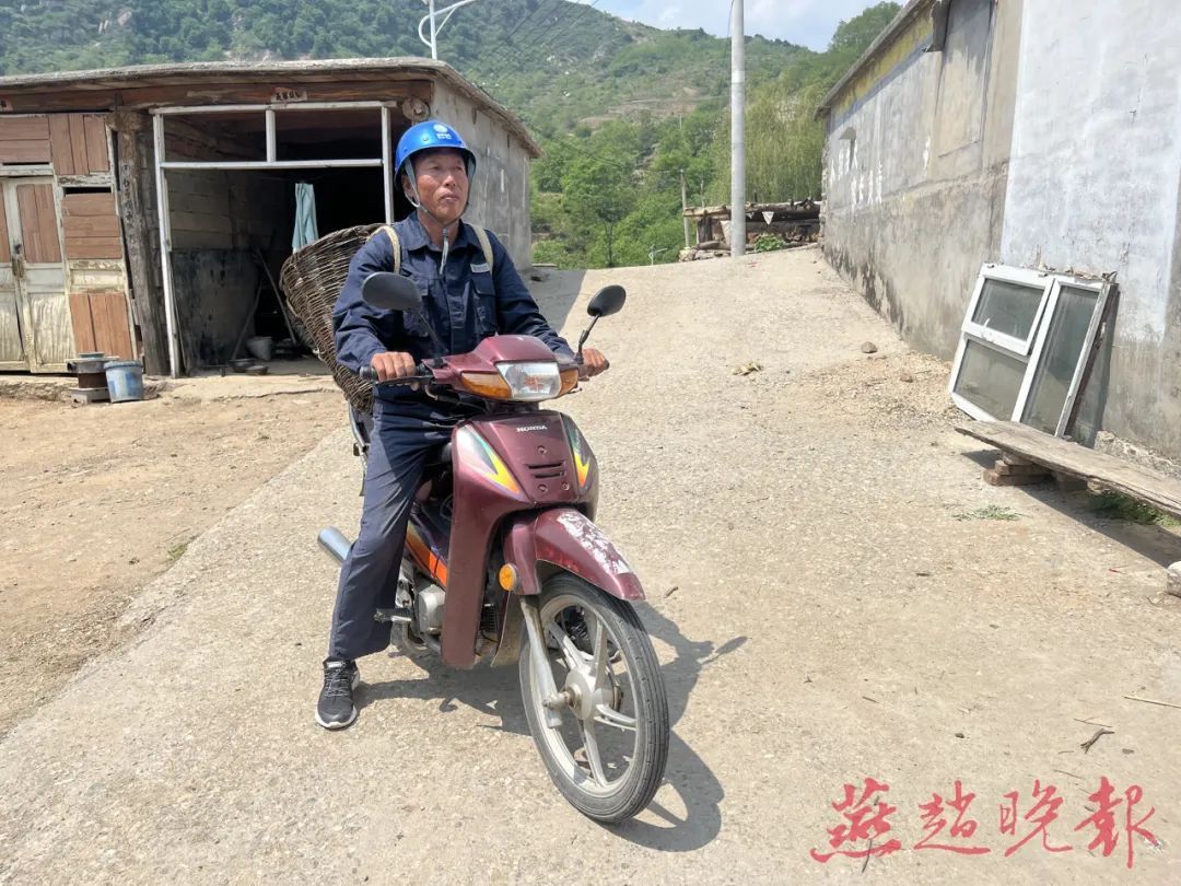 摩托+背篓，太行山上免费“跑腿”35年