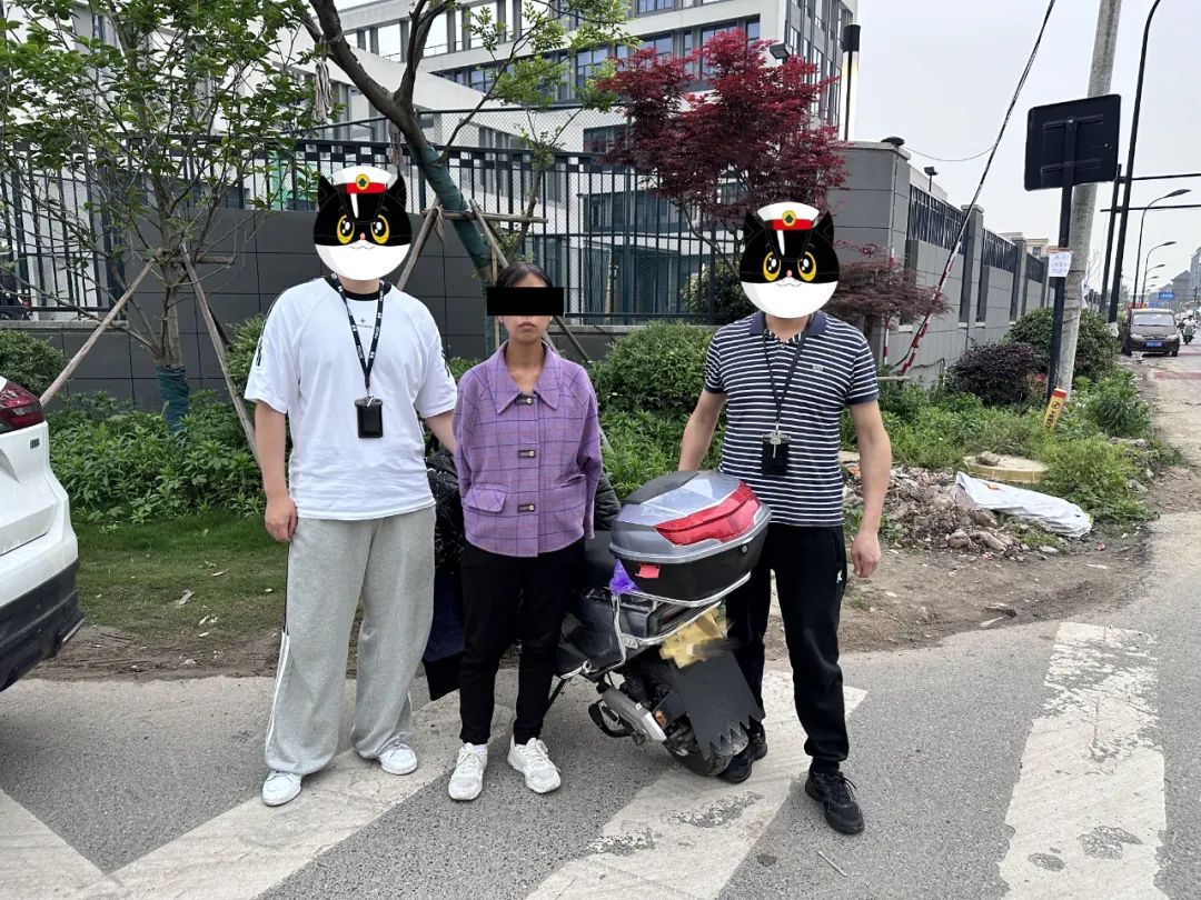 只是擦身而过！海宁警员一眼认出了她！