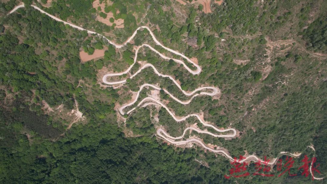 摩托+背篓，太行山上免费“跑腿”35年