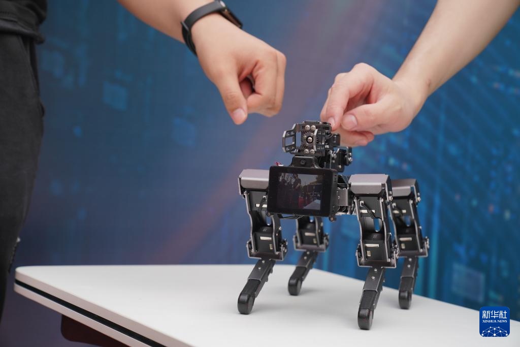 哈尔滨工业大学举办学生创新创业成果展 哈尔滨工业大学举办学生创新创业成果展