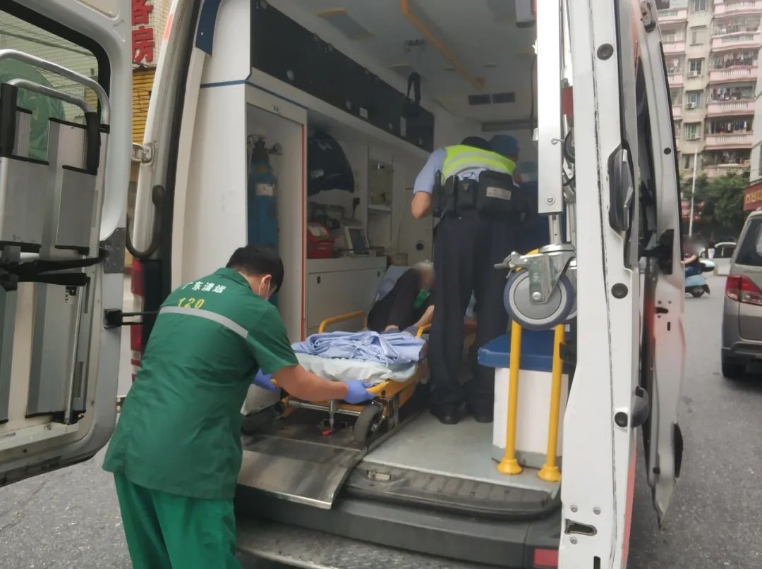 这个“公主抱”,帅呆了! 这个“公主抱”,帅呆了!