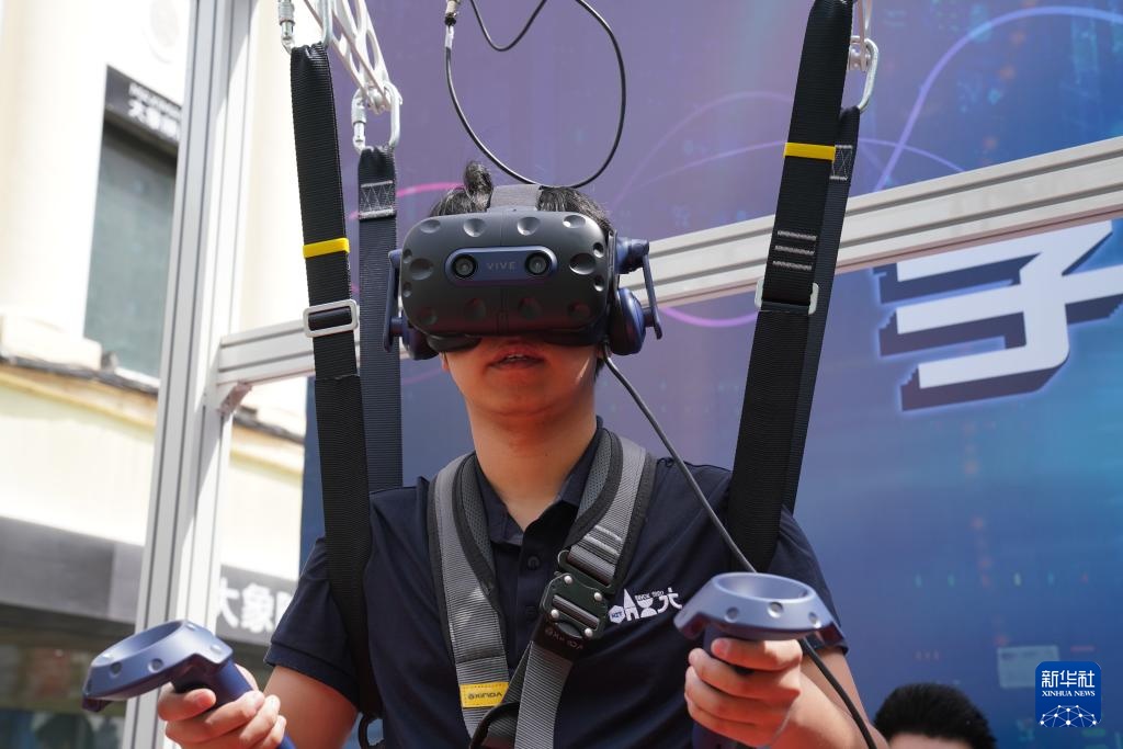 哈尔滨工业大学举办学生创新创业成果展 哈尔滨工业大学举办学生创新创业成果展