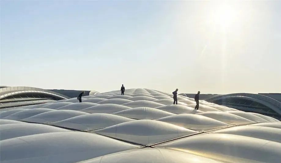 屋顶犹如“云端秘境”,广州南站藏着惊喜 屋顶犹如“云端秘境”,广州南站藏着惊喜