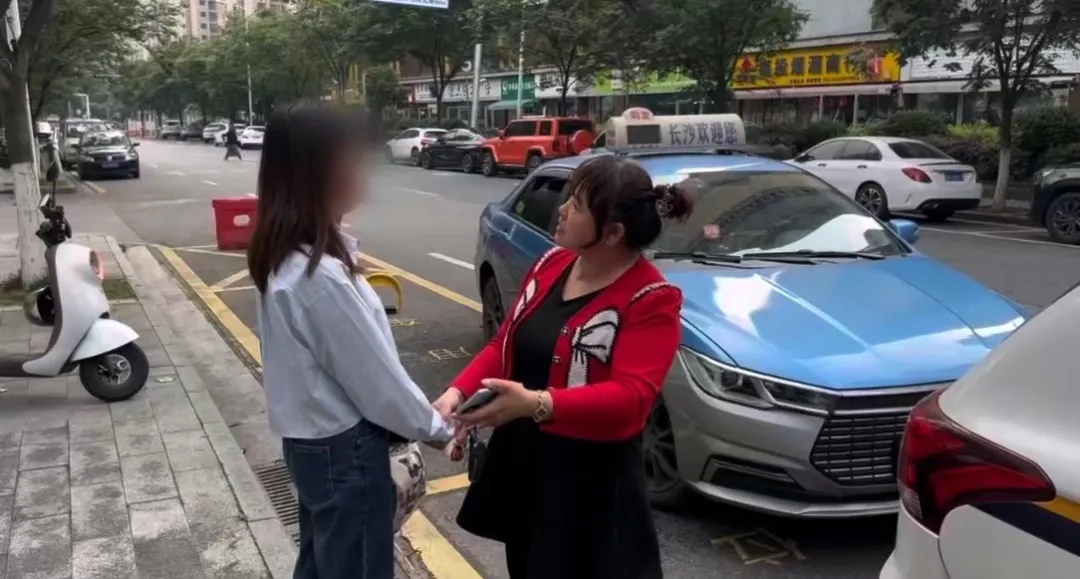 10万元现金掉在长沙的士上!不到一小时…… 10万元现金掉在长沙的士上!不到一小时……