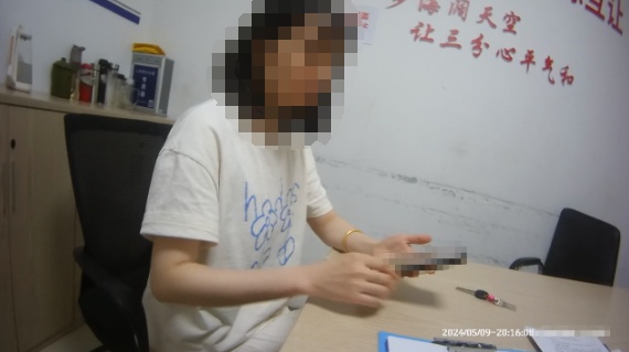 女子深陷“刷单”诈骗执迷不悟,民警怒吼:“你冷静一点!” 女子深陷“刷单”诈骗执迷不悟,民警怒吼:“你冷静一点!”