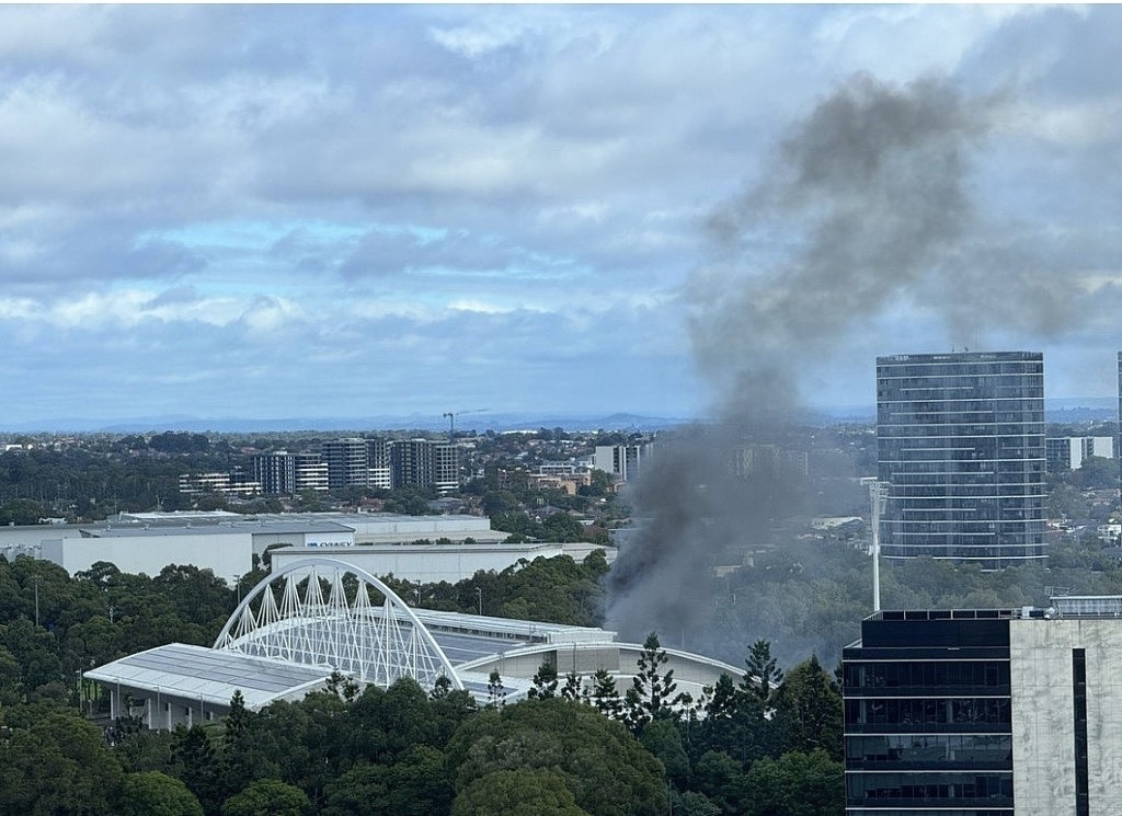 澳大利亚悉尼一水上运动中心发生火灾 暂无人员伤亡报告