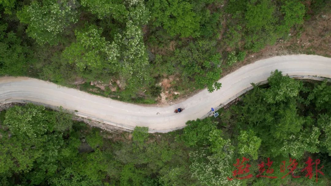 摩托+背篓，太行山上免费“跑腿”35年