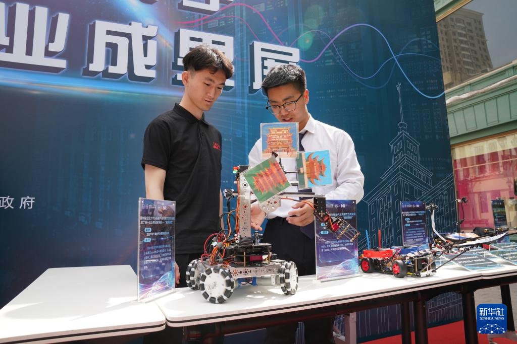 哈尔滨工业大学举办学生创新创业成果展 哈尔滨工业大学举办学生创新创业成果展