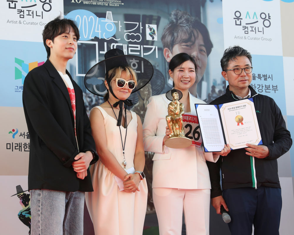 韩国首尔举行“汉江发呆大赛”