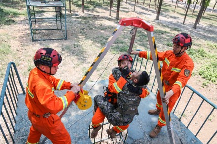 看现场！应急救援演练正在进行中