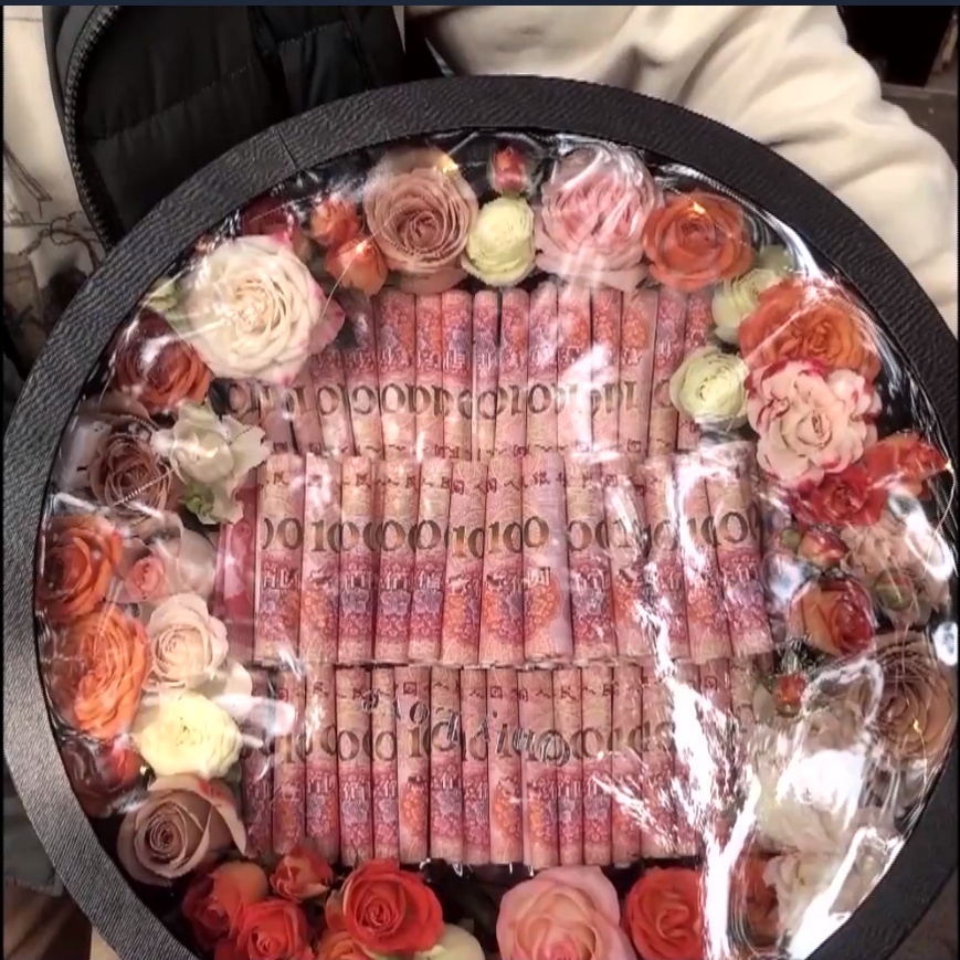 “现金花束”暗藏玄机,当心成了洗钱帮凶! “现金花束”暗藏玄机,当心成了洗钱帮凶!