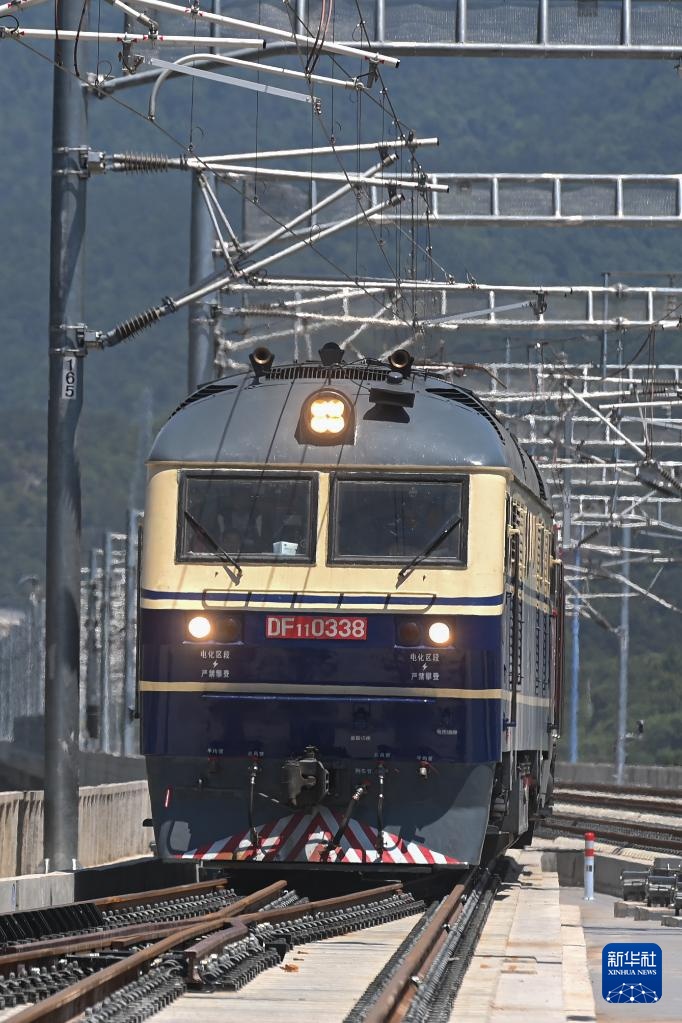 浙江：杭温高铁启动接触网热滑试验