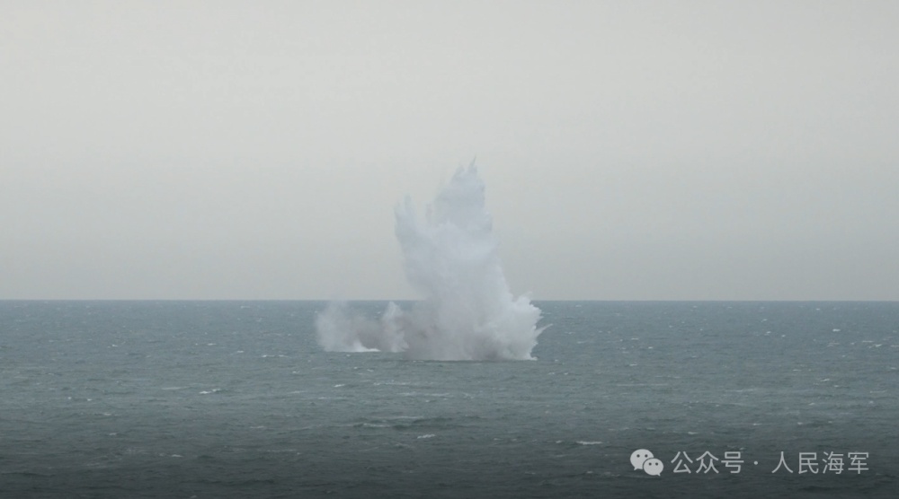 浓浓“火药味”!海军大连舰艇学院将课堂搬到海上 浓浓“火药味”!海军大连舰艇学院将课堂搬到海上