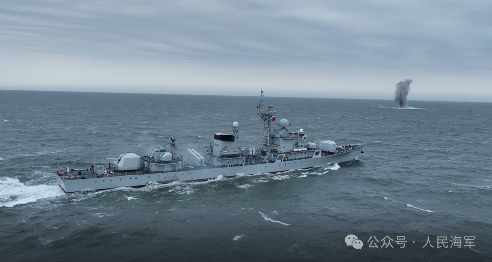 浓浓“火药味”!海军大连舰艇学院将课堂搬到海上 浓浓“火药味”!海军大连舰艇学院将课堂搬到海上