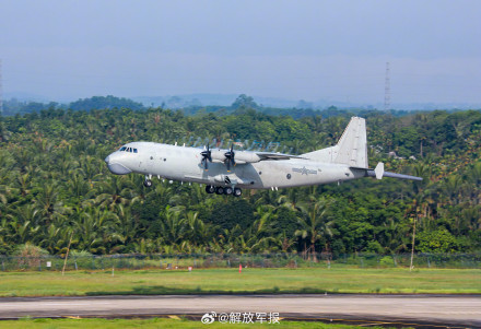 海军航空兵某团组织实战化飞行训练 海军航空兵某团组织实战化飞行训练