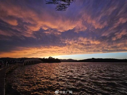 北京今天又是七彩祥云又是火烧云